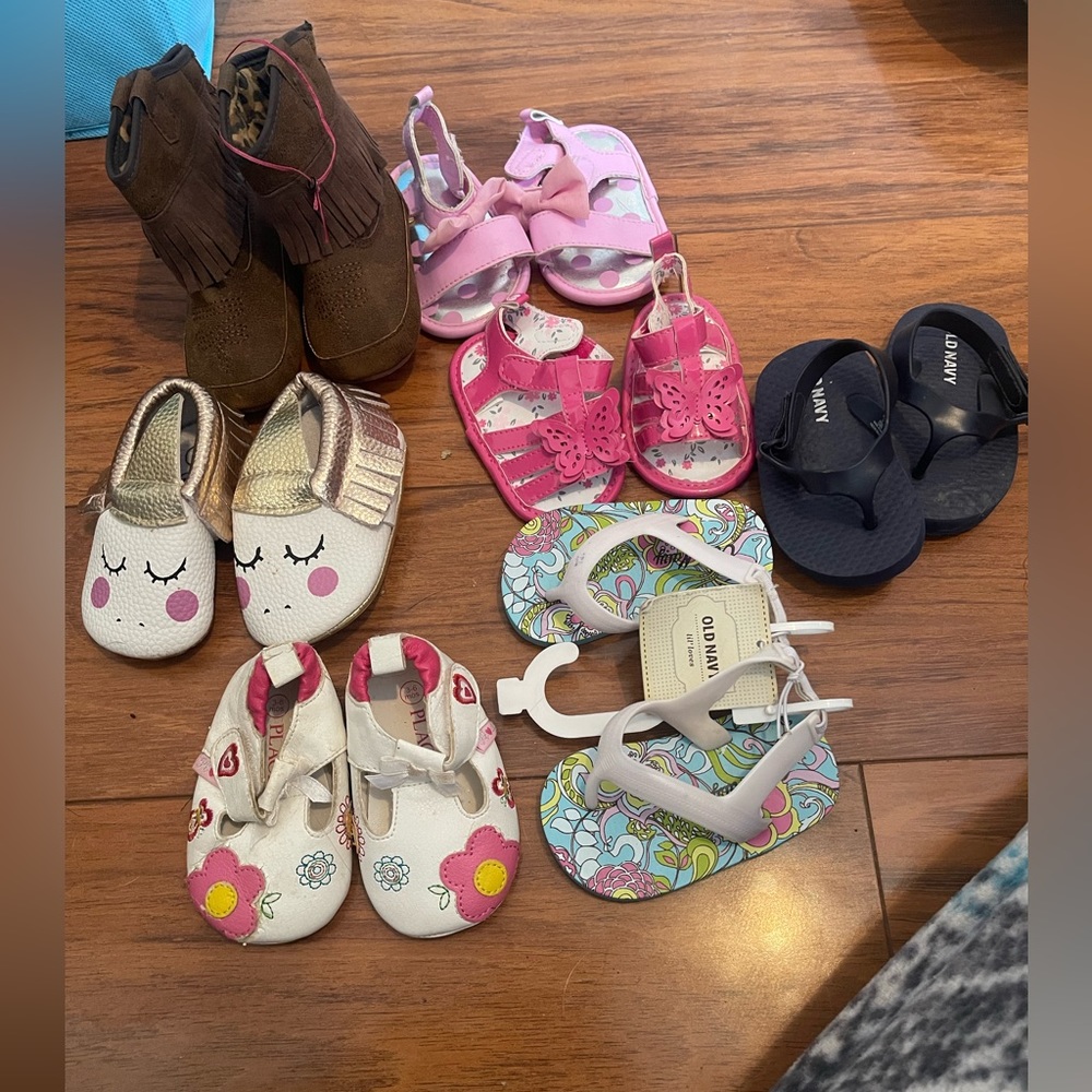 Baby Shoes up to size 3 (6-12m)